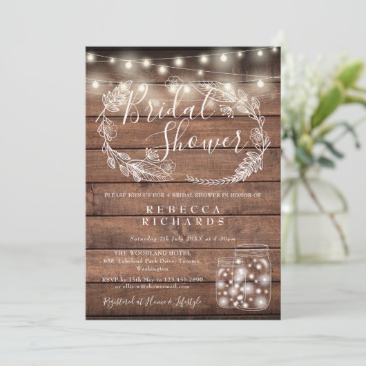 Rustikales Holz String Lights Mason Jars Brautpart Einladung (Stehend Vorderseite)