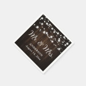 Rustikales Holz String Lights Mr. und Mrs. Wedding Serviette (Ecke)