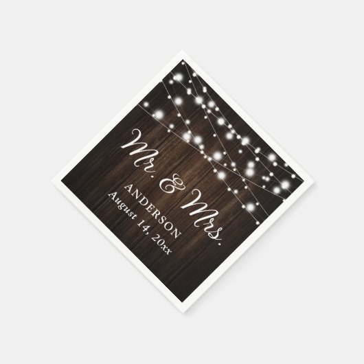 Rustikales Holz String Lights Mr. und Mrs. Wedding Serviette (Ecke)