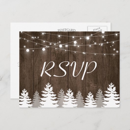 Rustikales Holz String Lights Pine Trees Wedding R Einladungspostkarte (Vorne/Hinten)