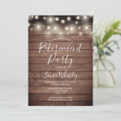 Rustikales Holz String Lights Retirement Party Einladung (Stehend Vorderseite)