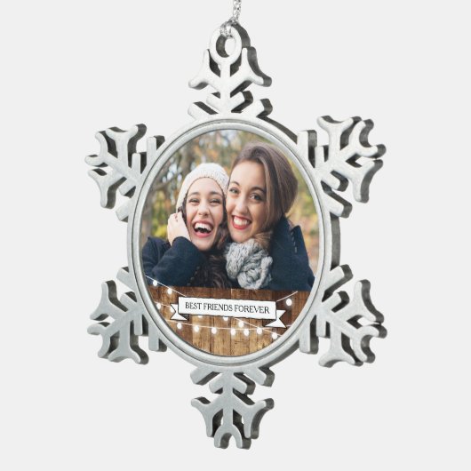 Rustikales Holz u. feenhafte Licht-beste Freunde Schneeflocken Zinn-Ornament (Rechts)