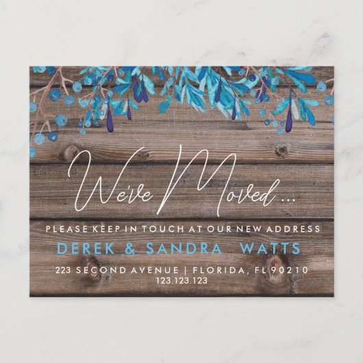 Rustikales Holz und blaue Blätter "Wir haben uns b Ankündigungspostkarte (Vorderseite)