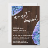 Rustikales Holz und Blue Hydrangea Wir Got Verheir Einladung (Vorderseite)