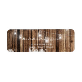 Rustikales Holz und Laternen