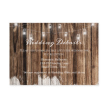 Rustikales Holz und Laternen