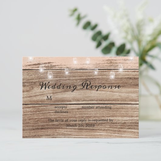 Rustikales Holz und Laternen RSVP Karte (Stehend Vorderseite)