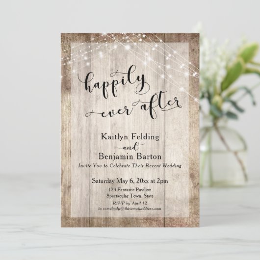 Rustikales Holz und Licht nach dem Empfang glückli Einladung (Stehend Vorderseite)