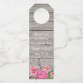 Rustikales Holz und rosa Blume Wein Flasche Gefall Flaschenanhänger (Rückseite)