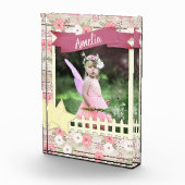 Rustikales Holz und rosafarbene Blüten - Foto und (Rechts)