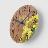 Rustikales Holz und Sonnenblumen Personalisierte K Runde Wanduhr (Winkel)