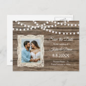 Rustikales Holz und Streichleuchten Save the Date Ankündigungspostkarte (Vorne/Hinten)