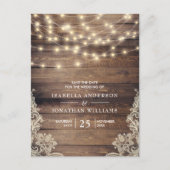 Rustikales Holz und String Lights | SAVE THE DATE Ankündigungspostkarte (Vorderseite)