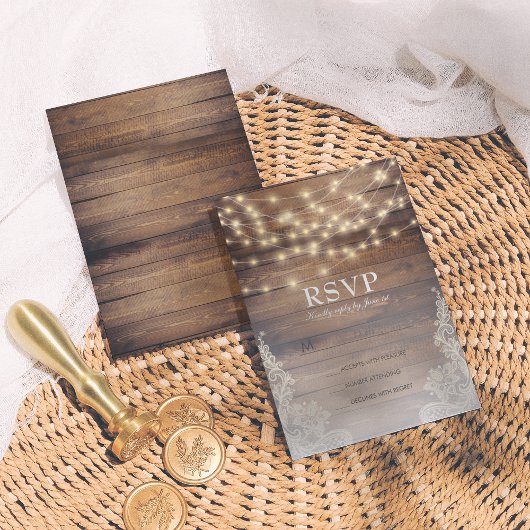 Rustikales Holz und String Lights | VINTAGE UAWG RSVP Karte