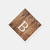 Rustikales Holz und weiße Leuchten, Monogramm Serviette (Ecke)