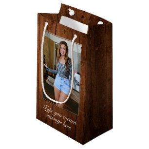 Rustikales Holz und weiße Spitzen Geburtstags-Fot Kleine Geschenktüte