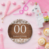 Rustikales Holz und weiße Spitzen glücklich zum Ge Pappteller (Party)