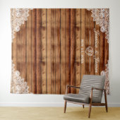 Rustikales Holz und weiße Spitzen Hochzeitsgeschic Wandteppich (Beispiel (Horizontal))