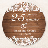 Rustikales Holz und weiße Spitzen Jahrestag Runder Pappuntersetzer (Vorderseite)