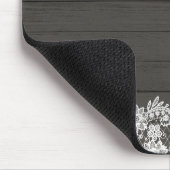 Rustikales Holz und weiße Spitzen Lacy Bauernhaus  Mousepad (Ecke)