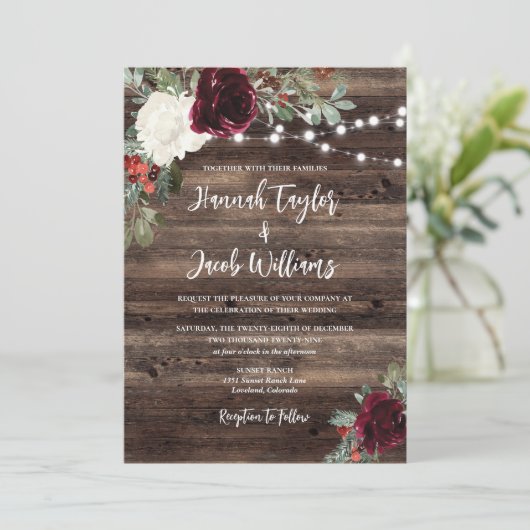 Rustikales Holz Weihnachtsweihnachtslicht Hochzeit Einladung (Stehend Vorderseite)