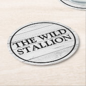 Rustikales Holz Weiße Imitate Graviert Name Bar Runder Pappuntersetzer (Angewinkelt)