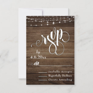 Rustikales Holz, weiße Lichter & Schrift, RSVP Karte
