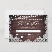 Rustikales Holz weiße Spitzen-Lichter Hochzeit RSVP Karte (Vorderseite)