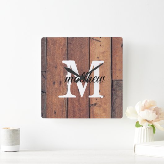 Rustikales Holzbauernhaus Brown Monogram Quadratische Wanduhr (Zuhause)