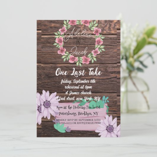 Rustikales Holzblumen Hochzeitstag Probe Abendkart Einladung (Stehend Vorderseite)
