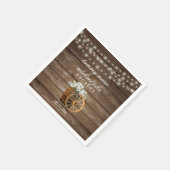 Rustikales Holzfass Hochzeit mit weißen Blume 2 Serviette (Ecke)