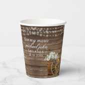 Rustikales Holzfass Hochzeit mit weißen Blume Pappbecher (Rückseite)