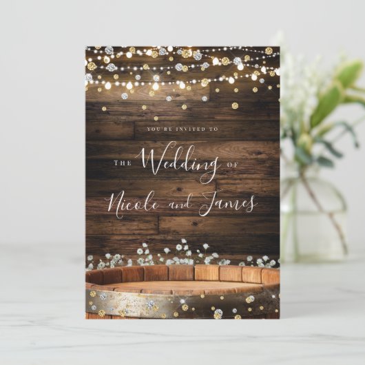Rustikales Holzfass & Licht Moderne gläserne Hochz Einladung (Stehend Vorderseite)