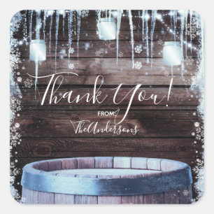 Rustikales Holzfass & Lichter Winterpartygeschenk Quadratischer Aufkleber