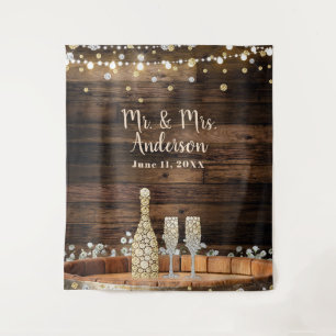 Rustikales Holzfass Lights Champagne & Babys Atem Wandteppich
