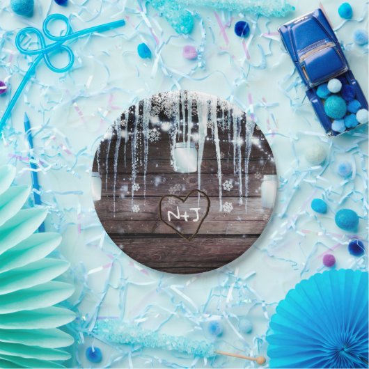 Rustikales Holzfass & Lights Winterstall Hochzeit Pappteller (Party)