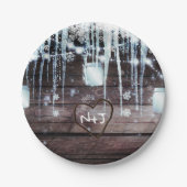 Rustikales Holzfass & Lights Winterstall Hochzeit Pappteller (Vorderseite)