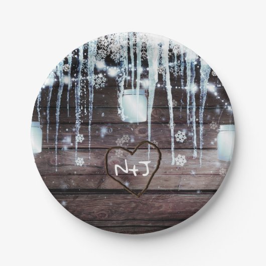 Rustikales Holzfass & Lights Winterstall Hochzeit Pappteller (Vorderseite)