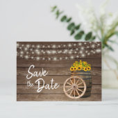 Rustikales Holzfass und Sonnenblumen - Save the Da Date (Stehend Vorderseite)