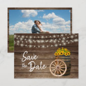 Rustikales Holzfass und Sonnenblumen - Save the Da Date (Vorne/Hinten)