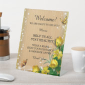 Rustikales Holzgelb-Blütenschmetterling Hochzeitsi Sockelschild (In SItu)