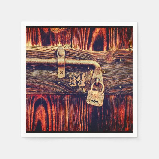 Rustikales Holzkorn antikes Messingschloss braun Serviette (Vorderseite)