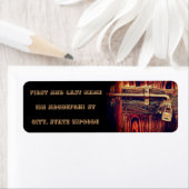 Rustikales Holzkorn mit antiken Messingschlössern (Insitu)