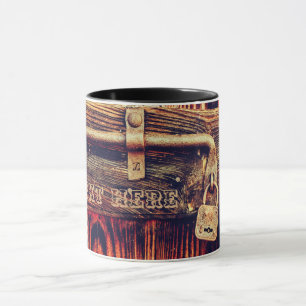 Rustikales Holzkorn Vintage Messingschloss Schwarz Tasse