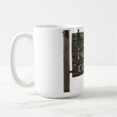Rustikales Holzschild läuft auf Gebet & Kaffee Kaffeetasse (Links)