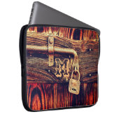 Rustikales Holztürenschloss, braunes Holzkorn Laptopschutzhülle (Vorne Rechts)