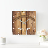 Rustikales Holzzeichen Quadratische Wanduhr (Zuhause)