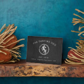 rustikales Hundelogo auf der Tafel Fotoplatte (Seite)