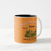Rustikales Kabinenleben ist besser in der Hütte Zweifarbige Tasse (VorderseiteRechts)