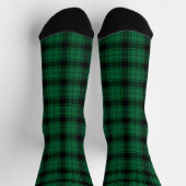 Rustikales kariertes schwarz-grünes Tartan-Landmus Socken (Oben)